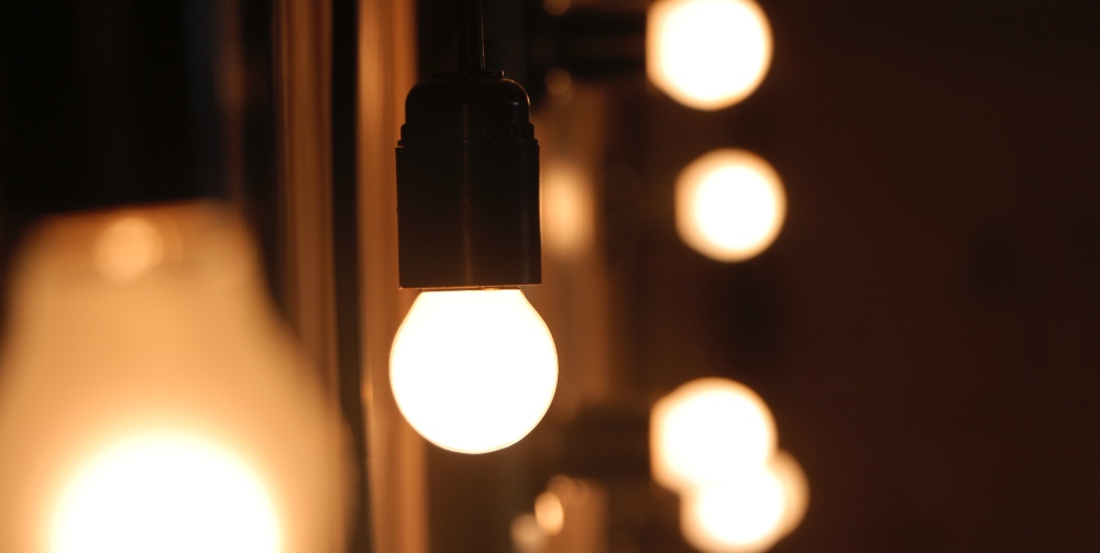 lightbulbs hanging from ceiling